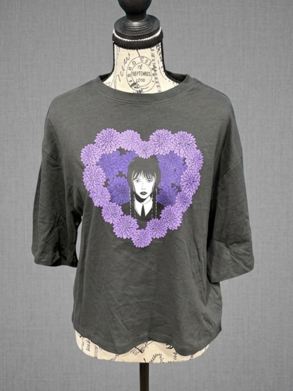 NWT Old Navy Wednesday Addams Graphic T-Shirt XXL Goth Floral Purple Heart Tee